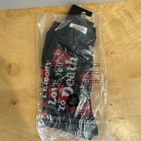 Scream Ghost Face Chibi Bundle: Enamel Pin and Crew Socks - Picture 14 of 16